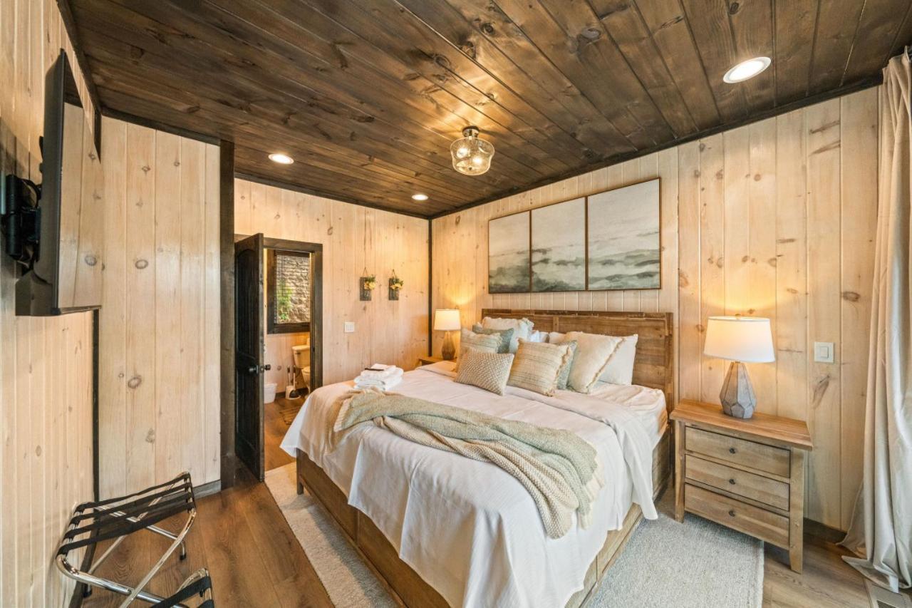 Cozy Cove Retreat W Lake View Hot Tub Firepit Dandridge Exterior photo