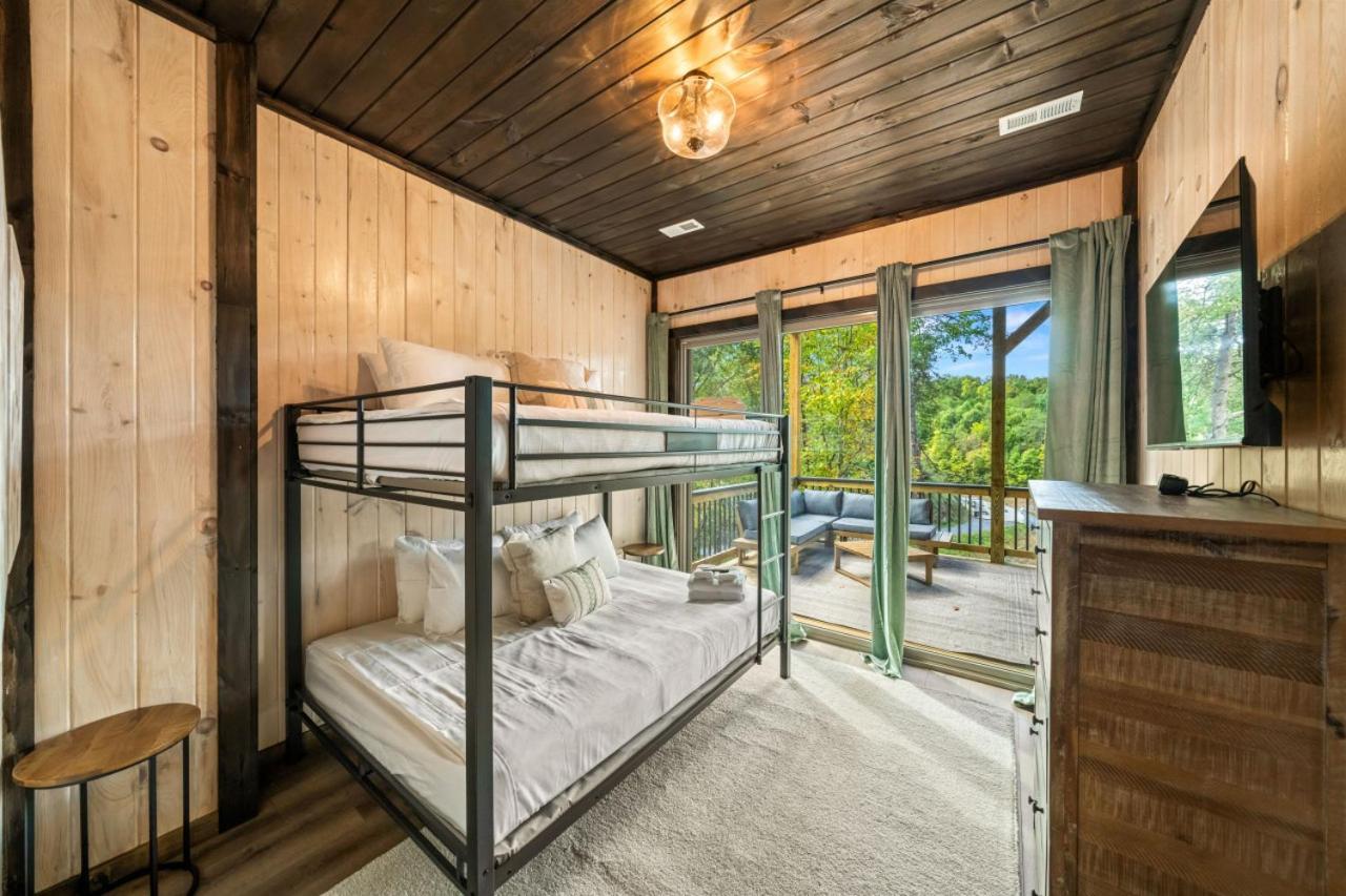 Cozy Cove Retreat W Lake View Hot Tub Firepit Dandridge Exterior photo